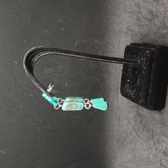 Nwot handmade beaded dangle earrings - Picture 2 of 3